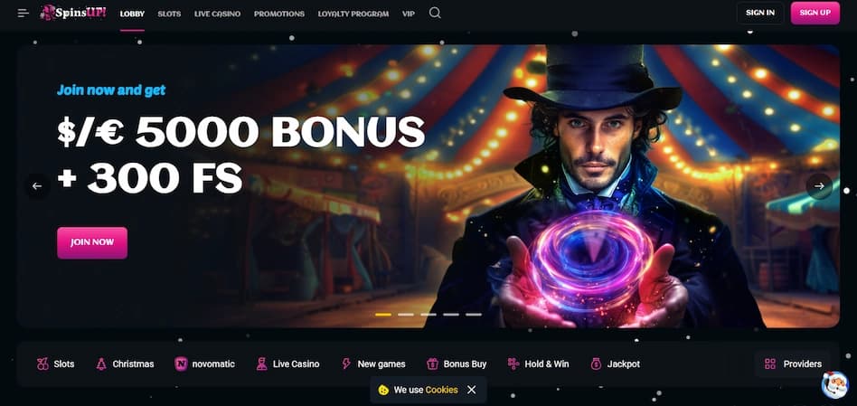 SpinsUp Casino homepage featuring a magician-themed welcome banner with bonus details on a dark background